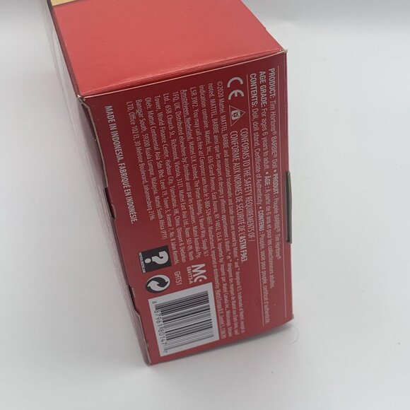 2020 Barbie Signature Doll Tim Hortons Hockey Canada New In Box! - Picture 8 of 9